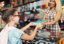 Is English difficult or easy? Mother and daughter in a bookstore