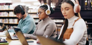 Doing or actually teaching listening? students with headphones and laptops